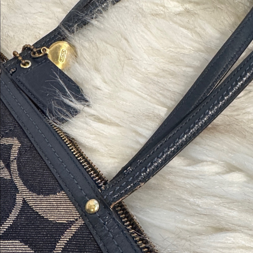Vintage Coach Signature Denim Tote Bag Navy
Women's Tote Bag . - Picture 8 of 11